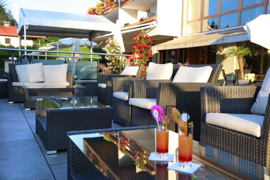 Aperativ in Lounge am Wörthersee