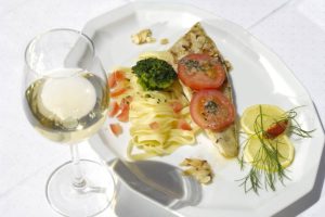 fangfrischer Fisch - Restaurant Schönbilck - Essen und Trinken