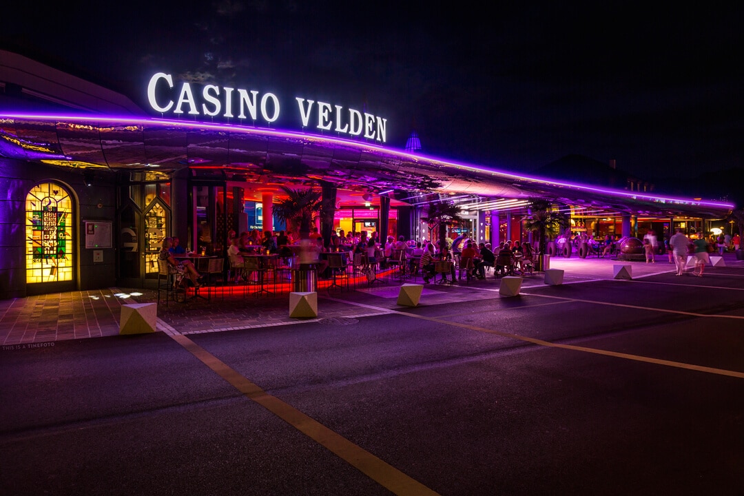 Hotel Casino Velden: Das Casino Velden bei Nacht beleuchtet
