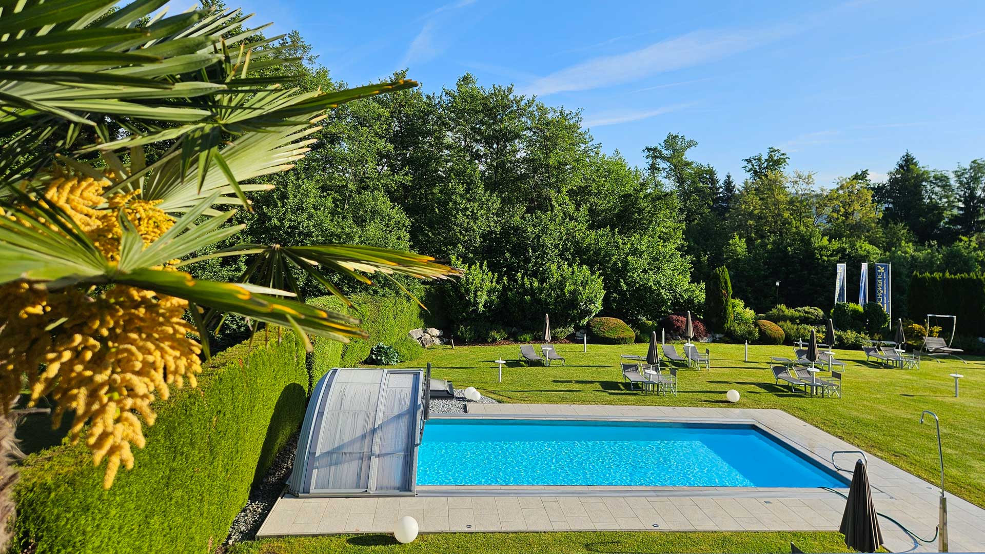 Deihotel_Schoenblick_Pool_Garten_Velden Pool